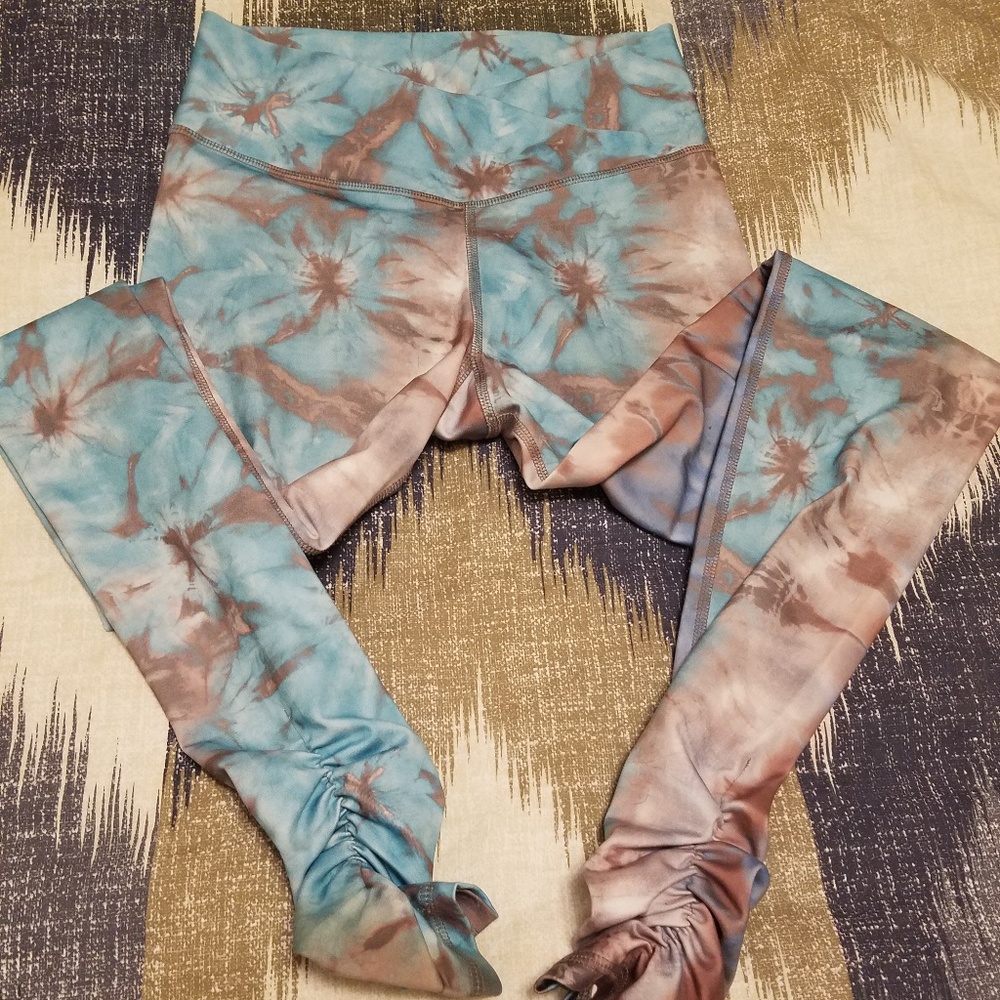 Incredibly stylish Mika yoga tights